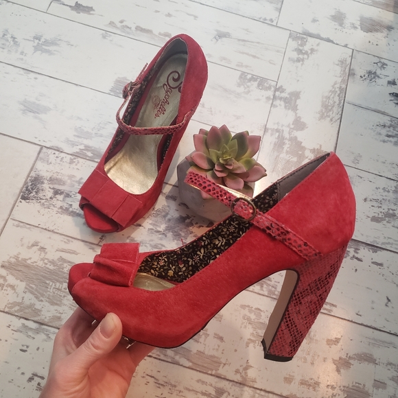 Seychelles Shoes - Seychelles Anthro Red Leather Snakeskin Heels 6